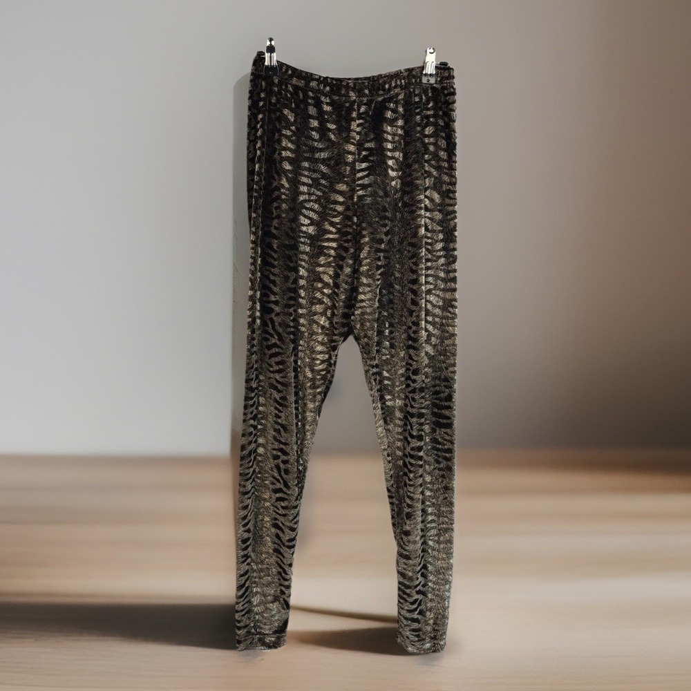 Women's Black & Gray Patterned Leggings - Picture 2 of 13